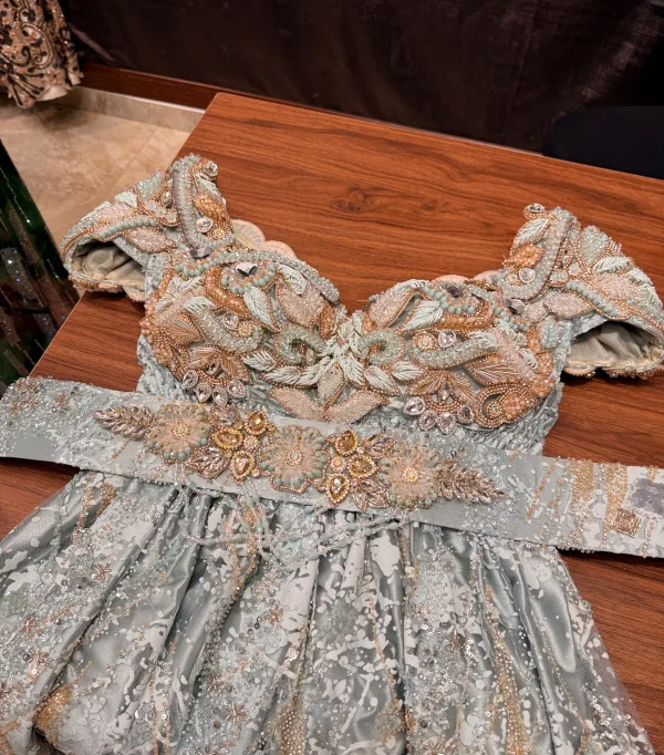Model bonnet 5
